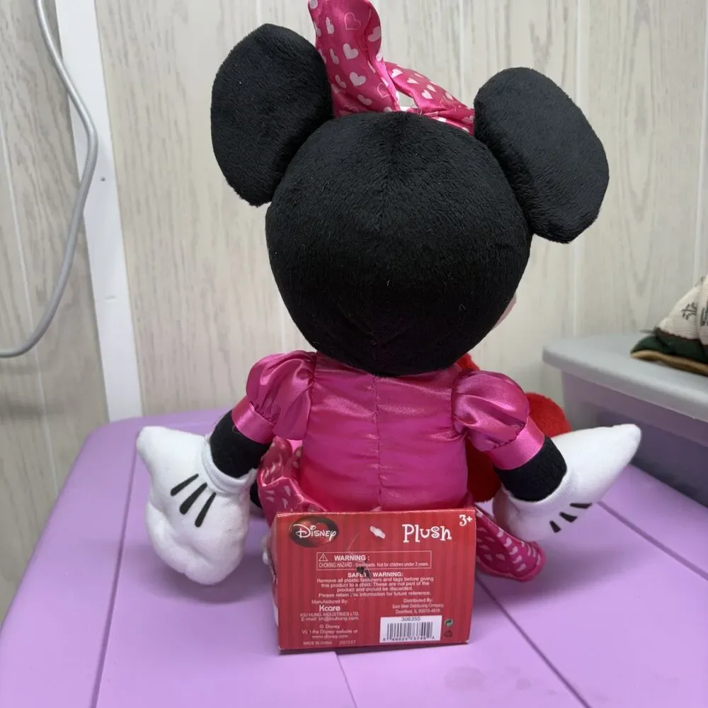 Disney Minnie Mouse Valentine plush pink dress bow Red heart New in box kid toy
